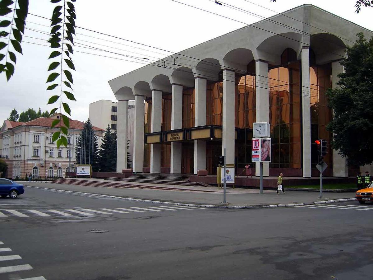2 Bedrooms Heart Of City Center Chisinau Eksteriør bilde